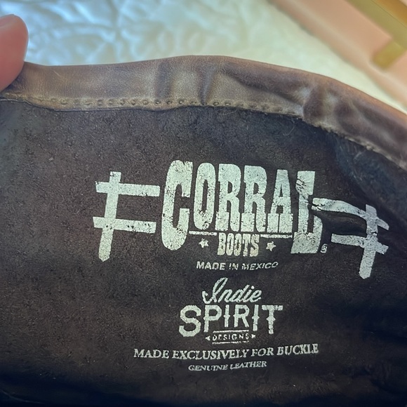 Women’s Corral boots - Picture 2 of 4